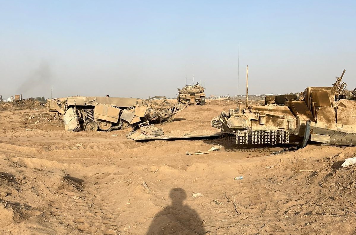 TRUFAULT's tweet photo. CAE en COMBATE el PRIMER Carro de Combate MERKAVA Mk4 "BARAK" en Gaza.
https://t.co/wfHo1rhJGV
🇮🇱
#FDI #Gaza #mekavamk4 #merkava #armor #armored #gazawar #IED #Wars #War #MBT #Artefactoexplosivoimprovisado #tank #tanka #tanks #improvisedexplosivedevice #future https://t.co/SJwUAzsawn