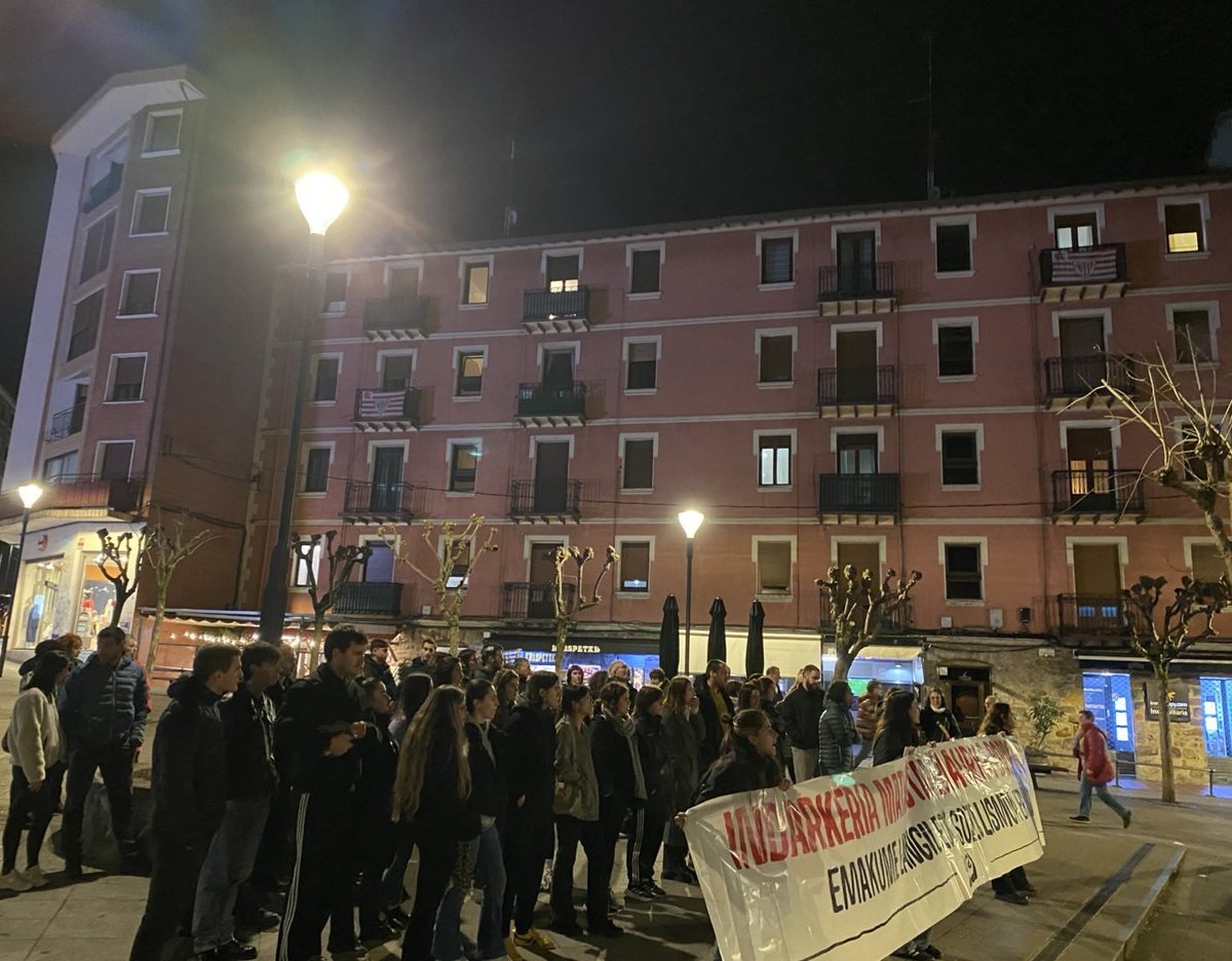 Itaia_hegouribe's tweet photo. A25 | Indarkeria matxistaren normalizazioa, diskurtso erreakzionarioen zabalpena eta erasotzaileen inpunitatea borrokatzeko konpromezuarekin jarraituko dugu.

Indarkeria matxistaren aurrean, emakume langileok lehen lerrora! https://t.co/Fs1dz0FgsP