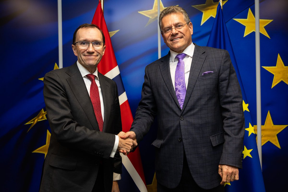 MarosSefcovic's tweet photo. A good meeting with 🇳🇴 Minister @EspenBarthEide on the need to enhance our collaboration, including in the area of fisheries. In today's world, allies need to pull in the same direction. https://t.co/THSp7DQC6o
