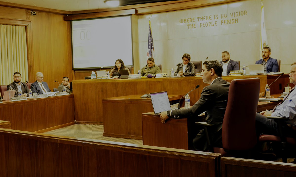 HISTORIC VICTORY! 

On November 18th the Huntington Park City Council unanimously voted to pass the city's first ever #RentControl ordinance which prohibits property managers/owners from increasing  rent more than 3 percent each year. The law is set to take effect  Dec 19th