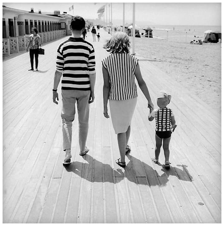 MaryMbois's tweet image. Quand la verticale épouse l'horizontal, le Monde se tient à carreaux ! 😁🙃