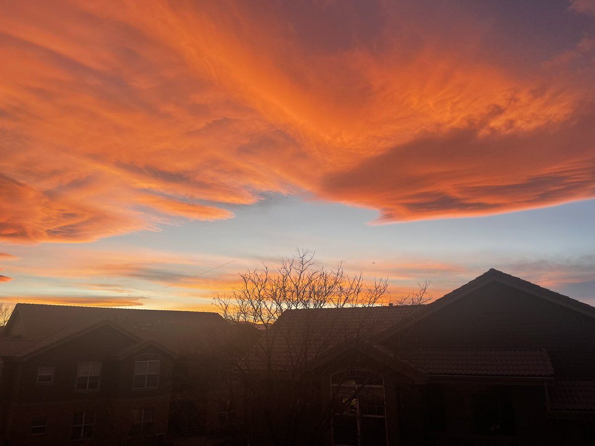 imagin8orr's tweet photo. #ColoradoSkies #AlmostSunset #Sunset 😍 https://t.co/vjyARQCD3D