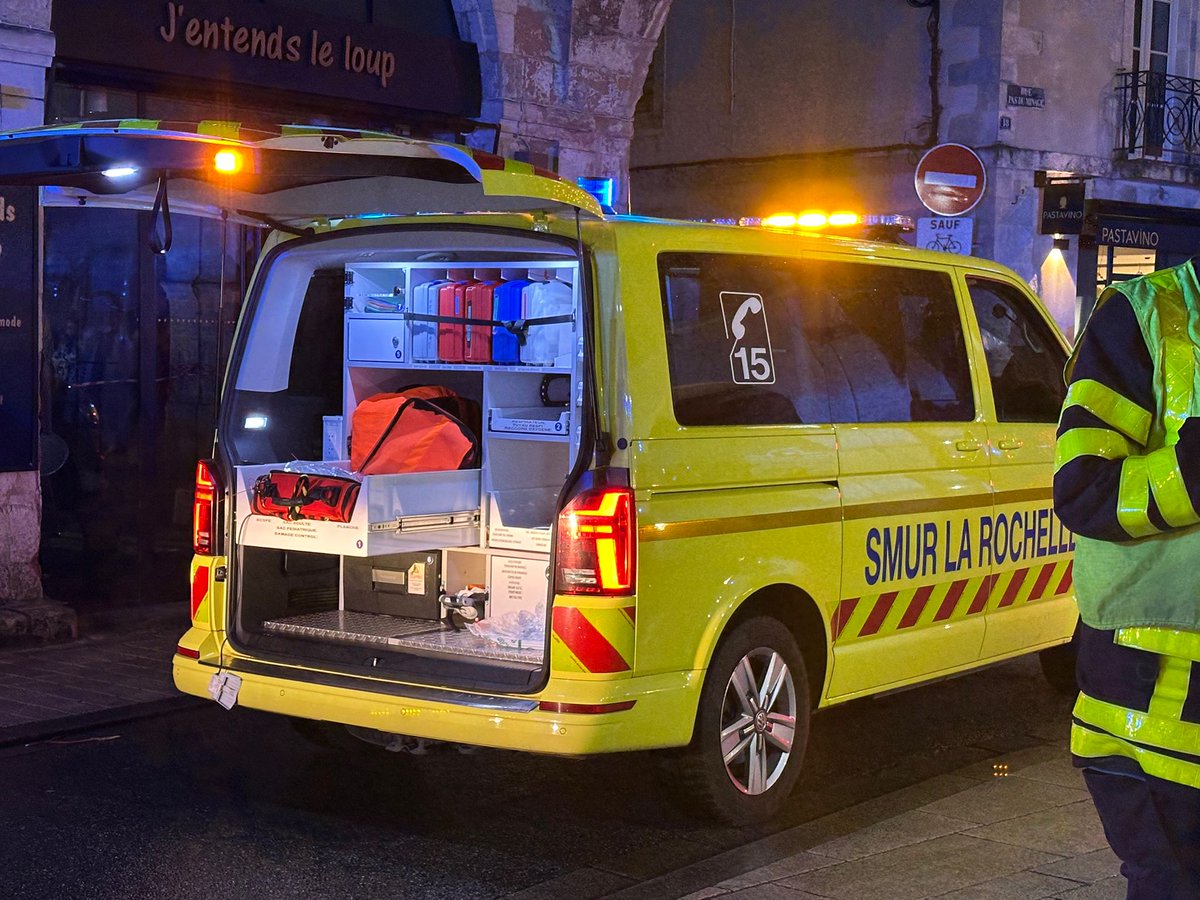 icilarochelle's tweet photo. La victime de 63 ans est décédée. L'explosion du 12 rue du Cordouan a donc provoqué un décès. L'explosion doublée d'un incendie a provoqué un effondrement au sein de l'immeuble. Ce soir les causes du drame restent inexpliquées. https://t.co/je00WbDXNz