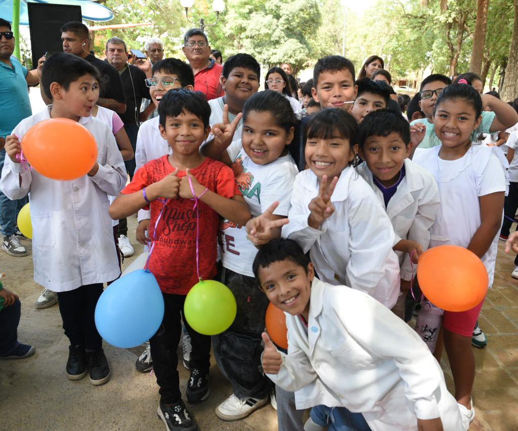 ♥️¡Gracias por tanto amor y cariño! Hoy, junto a niños y vecinos de Orán, habilitamos un nuevo sector de juegos infantiles y recreativos en la plaza General Pizarro. 

🌳Las plazas son el lugar de encuentro de las familias, de los niños, los jóvenes y los más grandes. Por eso