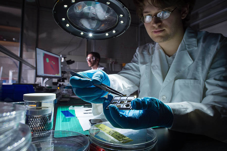 CMU Mellon College of Science (@cmuscience) on Twitter photo A new master's program in <a href="/Physics_CMU/">CMU Physics</a> will help students develop the skills to thrive in academia and in industry. cmu.edu/mcs/news-event… A new master's program in <a href="/Physics_CMU/">CMU Physics</a> will help students develop the skills to thrive in academia and in industry. cmu.edu/mcs/news-event…