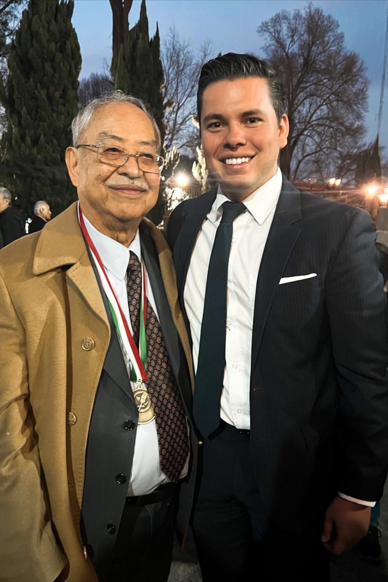 Felicito a Don Alejandro Wong, Director General de <a href="/nq_radio/">NQ Radio sin límites</a> 📻 con motivo de su cumpleaños 🎉 

Una plática con Don Ale siempre viene acompañada una anécdota o un buen consejo que nos invita a reflexionar. Gracias por ser una fuente de inspiración constante. 

¡Feliz cumpleaños,