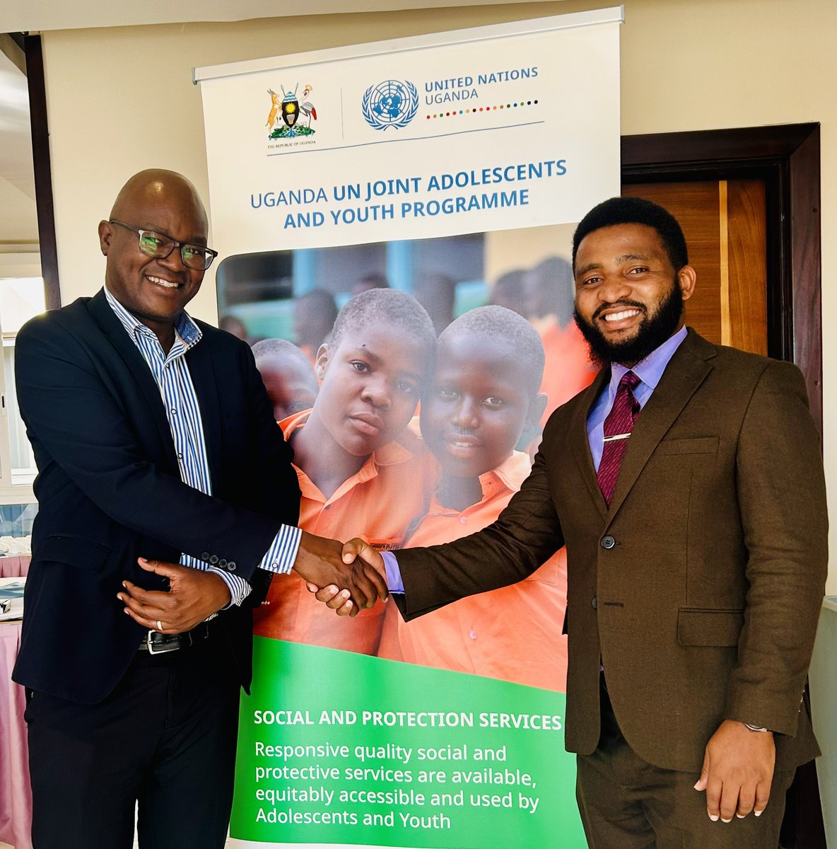 _UnleashedUG's tweet image. We are glad to have @_UnleashedUG represented at the orientation meeting for Kampala City for the Uganda UN Joint Adolescent and Youth Porgramme (UNJAYP).
Photo: Our Co-founder @JoelMafigi meeting @MichaelWangusa from the @UNinUganda.
