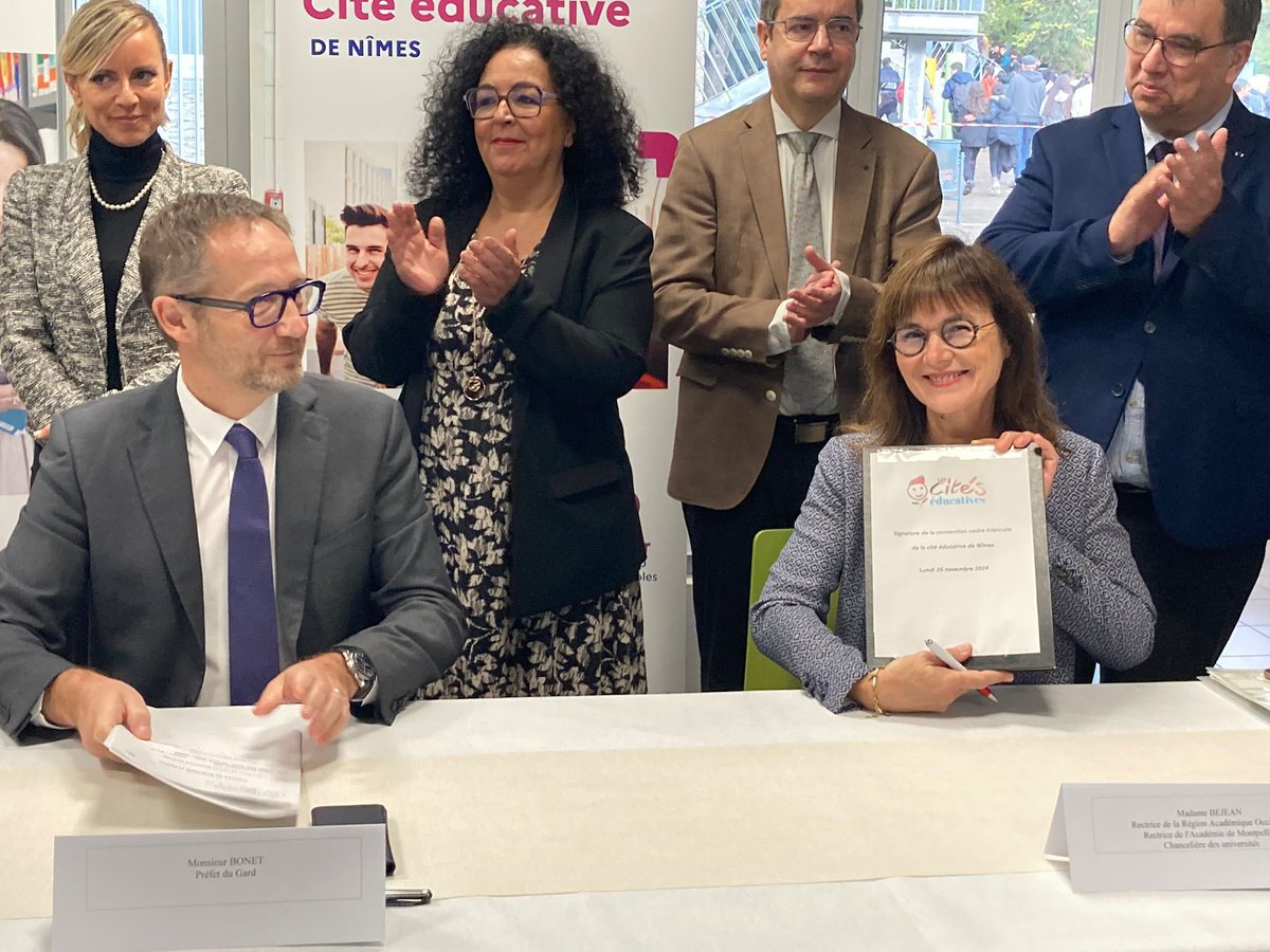 Aux côtés de Jérôme Bonet, <a href="/Prefet30/">Préfet du Gard</a>, de la ville <a href="/nimes/">Ville de Nîmes</a>, des partenaires, équipes pédagogiques &amp; familles, pour amplifier notre engagement en signant la convention #CitéEducative de #Nîmes pour accompagner les jeunes des QPV dans un parcours sécurisé &amp; ambitieux