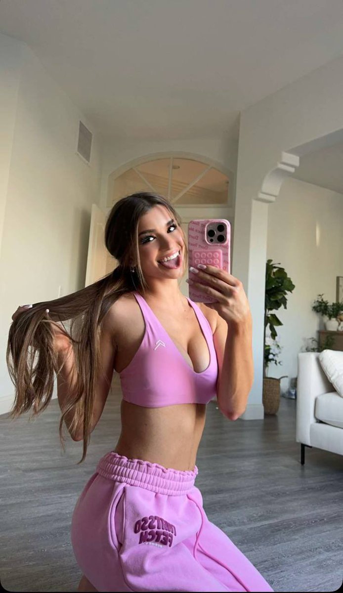 Hannah The Brat 👑 tweet media