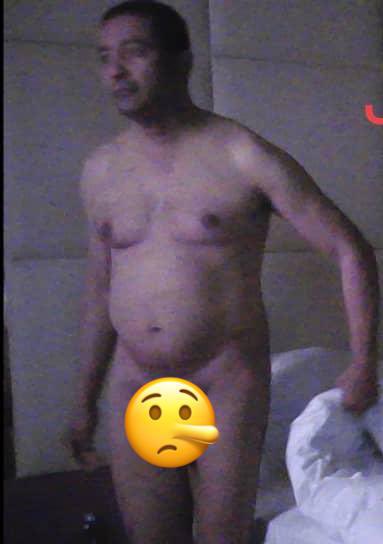 ObamaCrisantos's tweet photo. Radio sexo macuto. Soy presidente de NEXOPornografia con @OyonoEseng, mi ministro marioneta de información falsa y estupida. Digo que mi golpe de Estado paso muy mal en el hotel de Paris y ahora ya no me van a financiar mas... https://t.co/V8sB80odJ1