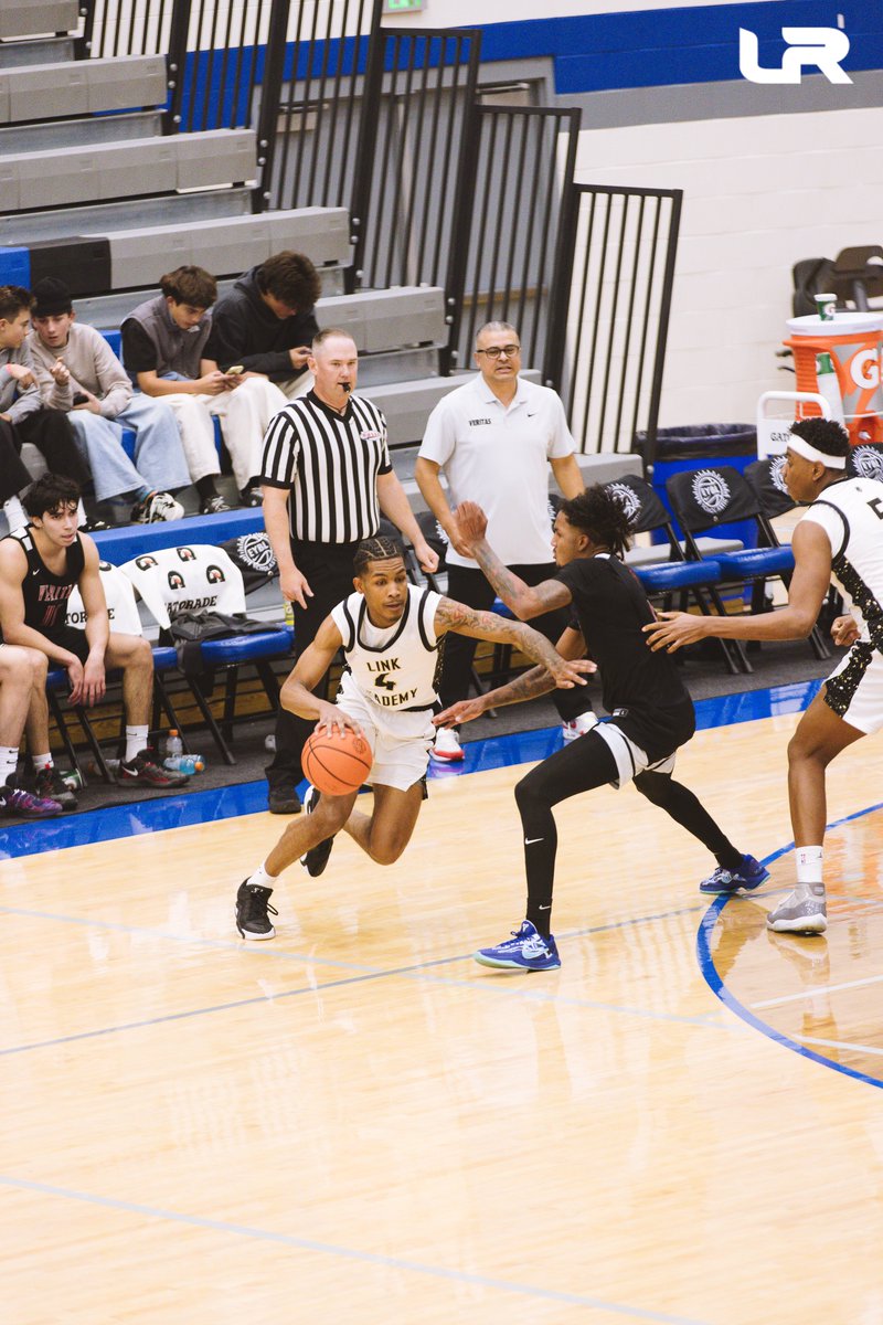 League Ready (@leaguerdy) on Twitter photo After opening 0-5 from three, No. 1 <a href="/LinkHoops/">𝐋𝐢𝐧𝐤 𝐇𝐨𝐨𝐩𝐬</a> went 7-14 the rest of the way to pull out the 63-50 win over <a href="/Veritashoops/">Veritas Academy Titans</a> to open <a href="/NikeEYB/">EliteYouthBasketball</a> Scholastic play at the <a href="/nationalhoopUSA/">National Hoop Official Site</a> 5 for the Fight on Monday!
✅<a href="/chriscenacjr/">Chris Cenac Jr.</a> 13 points, 5 rebounds
✅<a href="/Davionhannah25/">Davion Hannah</a> 11 points, 6 After opening 0-5 from three, No. 1 <a href="/LinkHoops/">𝐋𝐢𝐧𝐤 𝐇𝐨𝐨𝐩𝐬</a> went 7-14 the rest of the way to pull out the 63-50 win over <a href="/Veritashoops/">Veritas Academy Titans</a> to open <a href="/NikeEYB/">EliteYouthBasketball</a> Scholastic play at the <a href="/nationalhoopUSA/">National Hoop Official Site</a> 5 for the Fight on Monday!
✅<a href="/chriscenacjr/">Chris Cenac Jr.</a> 13 points, 5 rebounds
✅<a href="/Davionhannah25/">Davion Hannah</a> 11 points, 6