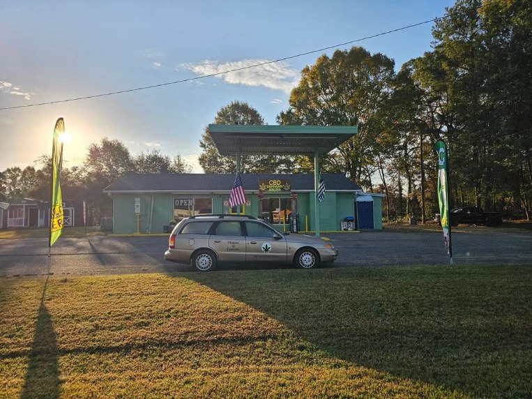 TGLRUpdates's tweet image. Happy Monday from THE GREEN LEAF RELIEF! ✌️ 🧡 🙏 

Business Hours: 

Mon-Sat 9am-9pm / Sunday 12pm-6pm

10% off Hippie Hour runs from 4:20-5:20pm Daily!

613 E. Main Street, Maiden NC 28650

1293 Rocky Hill Lane, Lincolnton NC 28092

2264 Lincolnton Highway, Cherryville NC