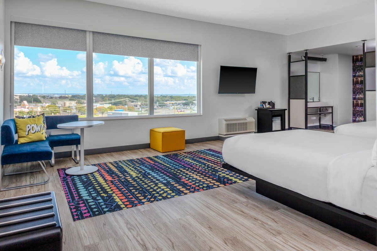 AloftArlingtonS's tweet photo. Enjoy the "Suite" Life! Reserve one of our pet-friendly Suites and enjoy! #aloft #alofthotels #suitelife #suites https://t.co/xmGJ06gcVr