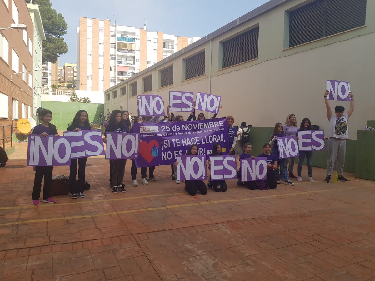 iesAlBaytar's tweet photo. Así se ha celebrado el 25N en nuestro centro 💜👏🏽 https://t.co/jrNfme4d1a