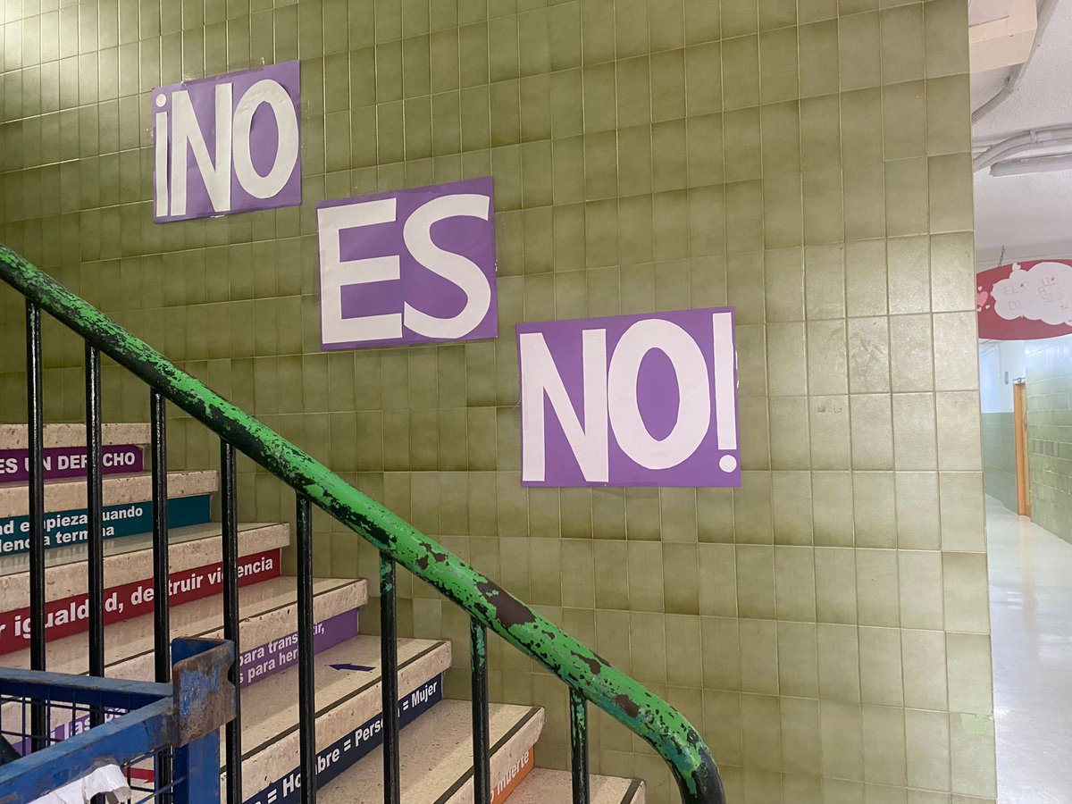 iesAlBaytar's tweet photo. Así se ha celebrado el 25N en nuestro centro 💜👏🏽 https://t.co/jrNfme4d1a