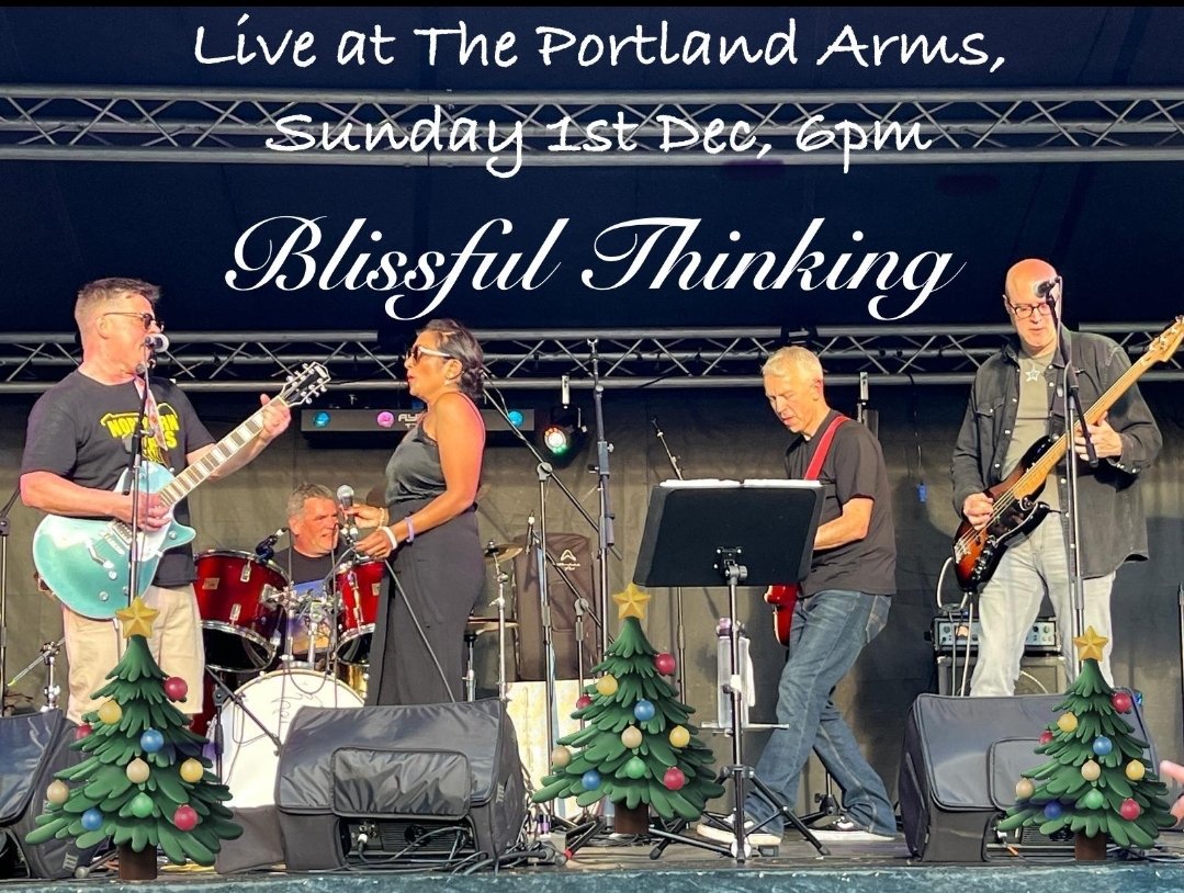 Christmas festival  with stall , live music and a Christmas sing along.
Mulled wine, Mulled cider , 
Hot waffles ,Yorkshire pudding wraps and BBQ from 1pm 
#Christmas #stalbans #hertfordshire #foodie #pubs #stalls