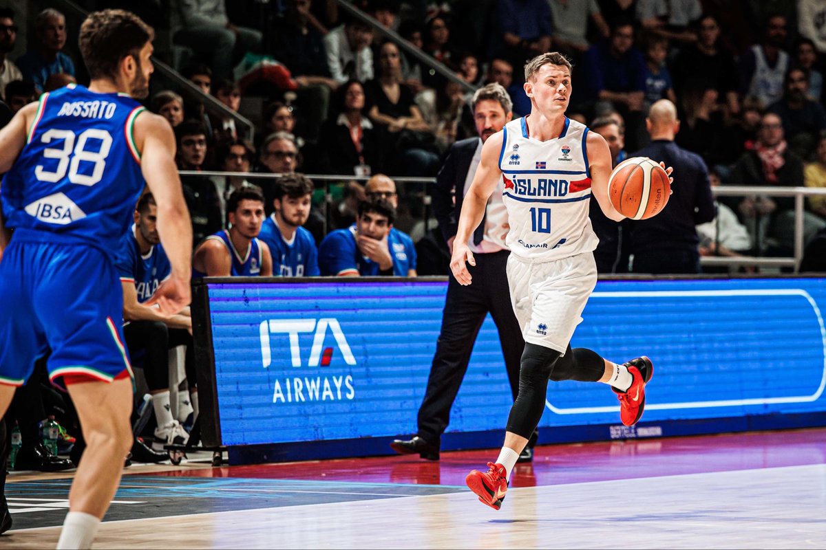 Elvar Fridriksson <a href="/ElvarFridriks/">Elvar Friðriksson</a> had an epic performance tonight leading Icelandic National Team <a href="/kkikarfa/">KKÍ</a> to a very important road win against Italy with 15 points + 8 assists + 6 rebounds getting his squad a step closer to the <a href="/EuroBasket/">FIBA EuroBasket</a> 2025! <a href="/TangramSports/">Tangram Sports</a>