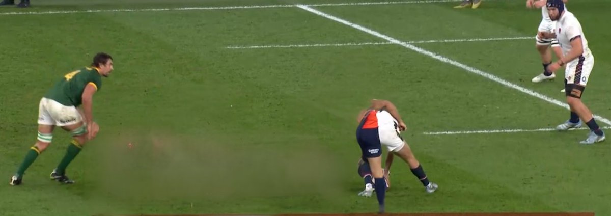 J52Wallusch's tweet photo. Today in my occasional series
>>How Long is Your Caterpillar<<

@EnglandRugby vs. @Springboks
Eben Etzebeth as Himself

Today's episode is going to be a bit longer than usually.

First, the caterpillar creates a protection pocket. Let's erase it
1/
#ENGvRSA
#AutumnNationsSeries https://t.co/fM5kZ29FP2