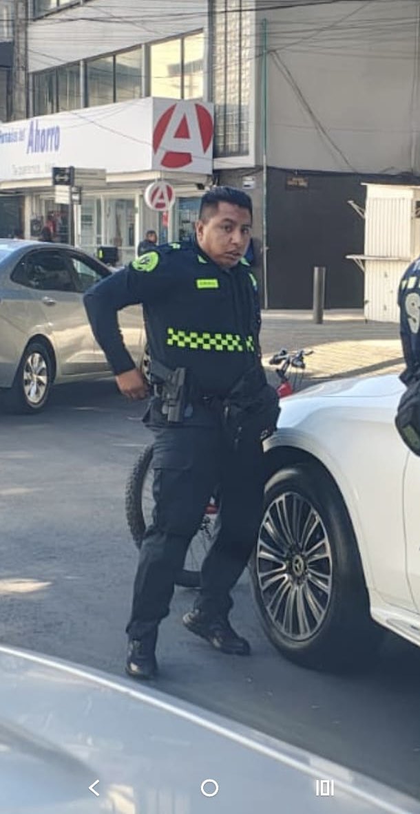 Tengan cuidado con este muñecaso anda fuerte Mariano Escobedo no deja títere con cabeza quiso bailar a la verdura quería 5 mil chale el hambre es cabrona <a href="/UCS_GCDMX/">Unidad de Contacto del Secretario SSC CDMX</a> <a href="/SSC_CDMX/">SSC CDMX</a> <a href="/PabloVazC/">Pablo Vázquez Camacho</a> Ratas #Polanco te inventan multas autos foráneos