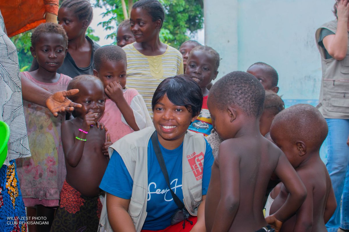 Kisangani 🇨🇩 :redonner le sourire et  restaurer l' espoir aux vulnérables est l'une des missions de la branche humanitaire de RFI <a href="/CRFIKIS/">Club RFI Kisangani</a> visite dans le camps de déplacés de Simi simi à #Kisangani avec nos responsables des clubs RFI monde .<a href="/Allemagne_RDC/">Allemagne RDC</a> <a href="/CanadaRDC/">Canada en RDC</a> <a href="/diakoniekh/">Diakonie Katastrophenhilfe</a>