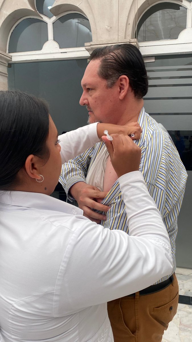 CCLDurango's tweet photo. Con el apoyo del CESSA Carlos León de la Peña y de su directora la Dra. Claudia Alicia Perales Herrera, fueron vacunados el personal, así como usuarios de esta dependencia.

@EVillegasV
@FFragaH 

#ConciliaciónconValor https://t.co/KwIbKlhkGY