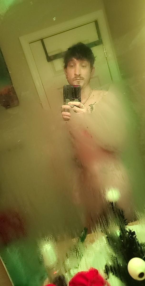 Wanna shower 🚿😈