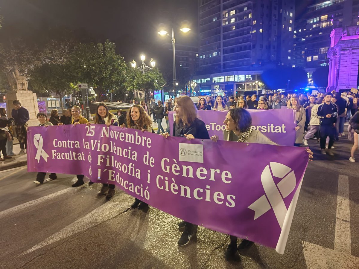 Esther_Roca's tweet photo. 🌸Nuestro compromiso por un futuro libre de violencia contra las mujeres  #25N @UV_EG @igualtatUV @GrupDones https://t.co/l4C16FflVV