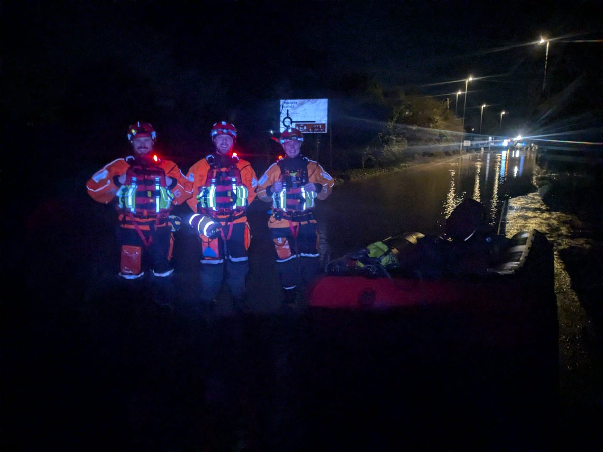 Here is a picture of one of our boat crews, taking a short break during today's flood deployment in #Northampton.

#StormBert