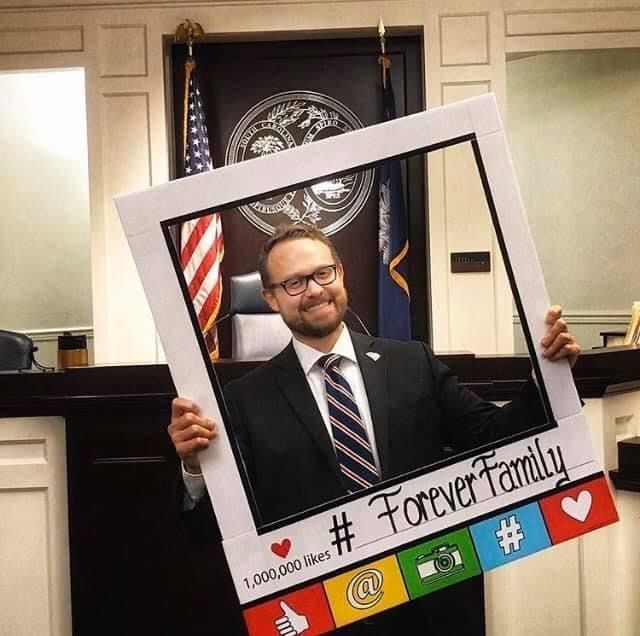SC_DSS's tweet photo. As we finish today’s #AdoptionDaySC, we remember the life and service of DSS Assistant General Counsel Shawn Reeves. Other than being a loving father and husband, finalizing adoptions were his favorite, especially on Adoption Day.
#ThisIsWhyWeWork
#BetterTogether https://t.co/3kYc6oiGXf