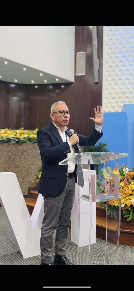 Dr. Edgardo Muguerza presenta los avances en la Educación Adventista, destacando el crecimiento en matrículas 2025. 📈 

Además, dio a conocer el proyecto de Sesiones de Aprendizaje Corporativas y destacó el impacto espiritual con los bautismos. 🙏🏻 #ConcilioAnualUPN