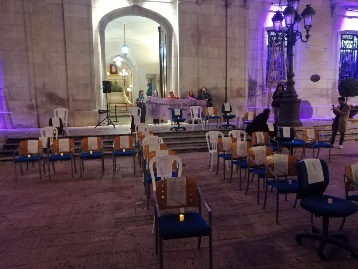JoventFeminista's tweet photo. 🔥La violència masclista no és un problema individual, és una conseqüència directa d’una societat estructuralment patriarcal i, com a tal, és responsabilitat de tothom que forma part d’aquesta lluitar per canviar aquesta realitat. 

Per elles, per totes: ni una menys!

#25N https://t.co/W8sQyuhv5F