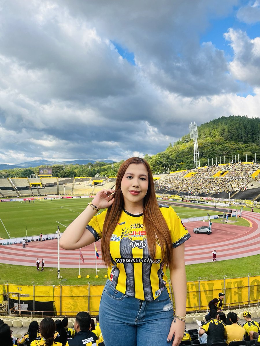 ChaconLiyimar's tweet photo. 💛🖤 https://t.co/6sK14vyFXH