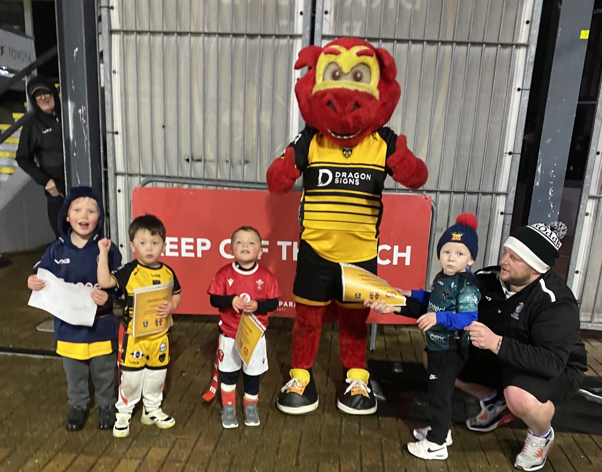 What a great end to the November block of Little Dragons
<a href="/dragonsrfc/">Dragons RFC 🐉</a> star Joe Davies was our star guest, he even took part with his little dragon
A big massive thank you to our sponsors <a href="/GDEnvironmental/">GD Environmental</a> for sponsoring our future Dragons
dragonsrfc.thinkbooker.com/booking
#familyengagement