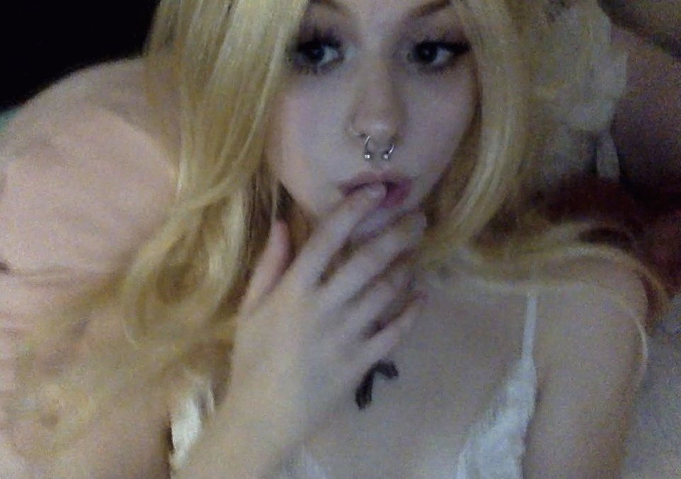 bimbbie's tweet photo. ill be an angel, one day ... https://t.co/BylB0Cm8eB