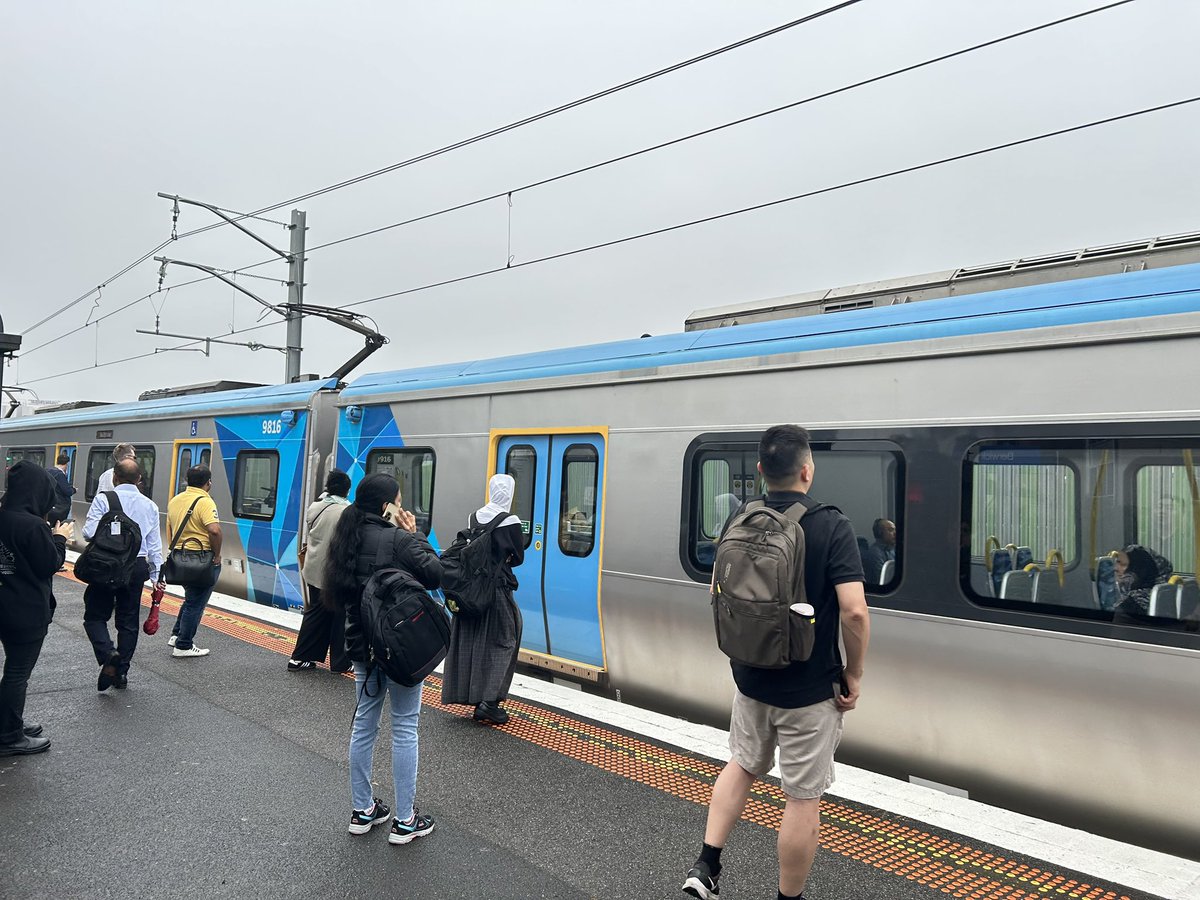 MamiMamiMami888's tweet photo. おはようございます♪
撮影日
行って来まーす
*時間はかかるけど電車が楽チン
#メルボルン
#役者人生
#MelbourneActor https://t.co/WCOsgktxn4