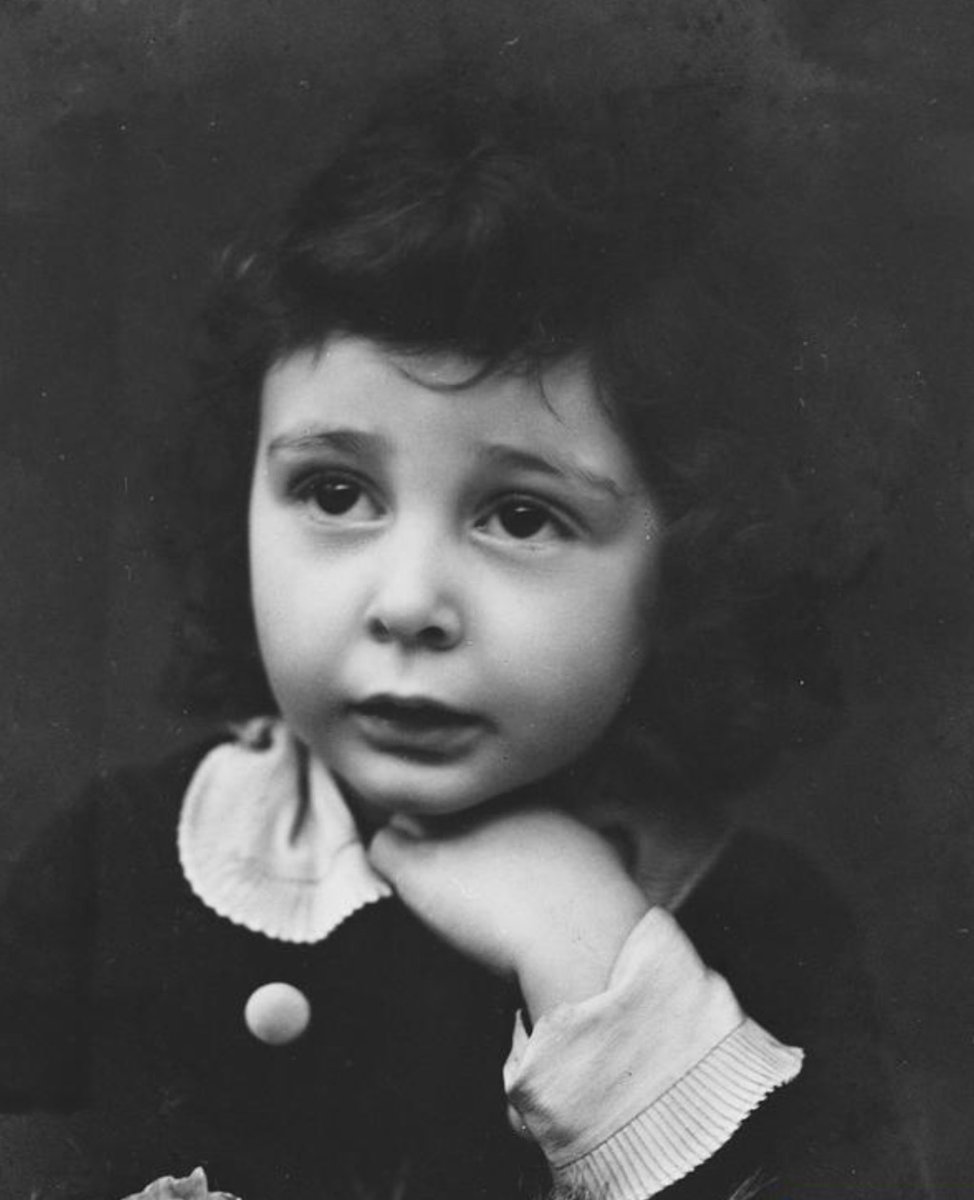 25 November 1938 | French Jewish boy, Henri Herszhorn, was born in Paris. 

In 1942 he was deported to #Auschwitz and murdered in a gas chamber after arrival selection.