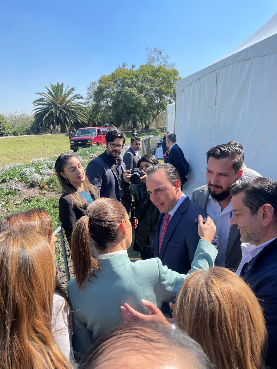 Los temas del agua son una prioridad para Coahuila, por ello nos sumamos al Acuerdo Nacional por el Derecho Humano al Agua y la Sustentabilidad, impulsado por nuestra Presidenta de México <a href="/Claudiashein/">Claudia Sheinbaum Pardo</a> a través de la CONAGUA que dirige nuestro amigo <a href="/Efrainmoralesl/">Efraín Morales López</a>. (1/2)