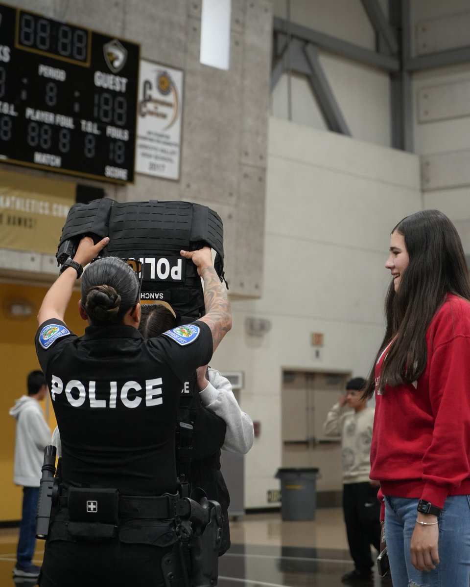 SanBernardinoPD's tweet image. SPECIAL VISIT 🚨🚔

@SBPD_CHIEF 

#JoinSBPD #SanBernardino #SBPD #Community #StandardofExcellence #GettingAfterIt