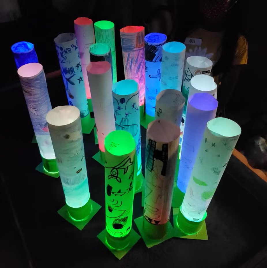 With holiday breaks approaching, it's a great time to check out our STEM at Home activities, like these Atmosphere Lanterns! This fun, hands-on activity explores our atmosphere and creates a cool night light! For this activity and more: scied.ucar.edu/stem-at-home?u…
📸: EUREKUS