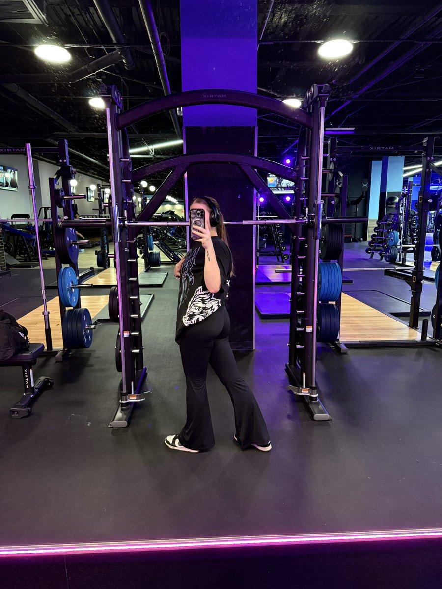 e36bitch's tweet photo. 70 pounds down. i officially weigh 15 pounds less then i did in high school. 🥲 https://t.co/8uRouFgkcX