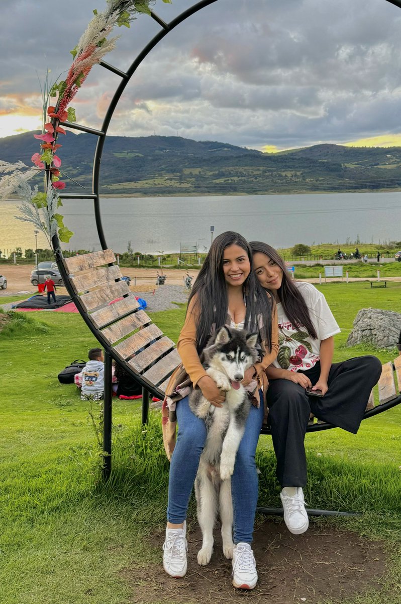 HandryDanielaM's tweet photo. Recarguita al corazón 🤍 @JenifferLopez16 https://t.co/BSERvbCLrl