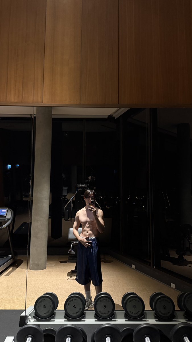 zee_pruk's tweet photo. In the Mirror #ZeePruk https://t.co/JUTLNnUUWf