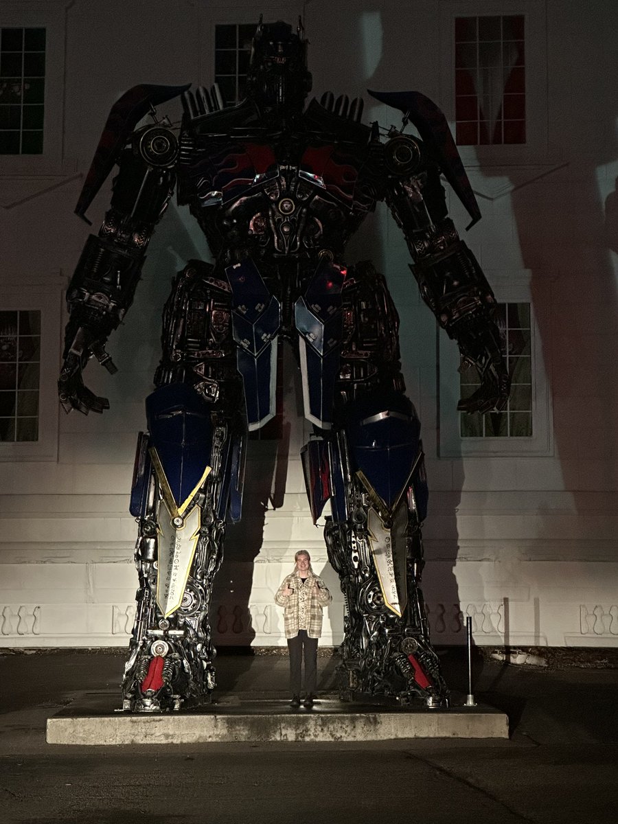 newtchaos's tweet image. made my parents take this so i could send it to my gf #sappy #myautisticgflovestransformers