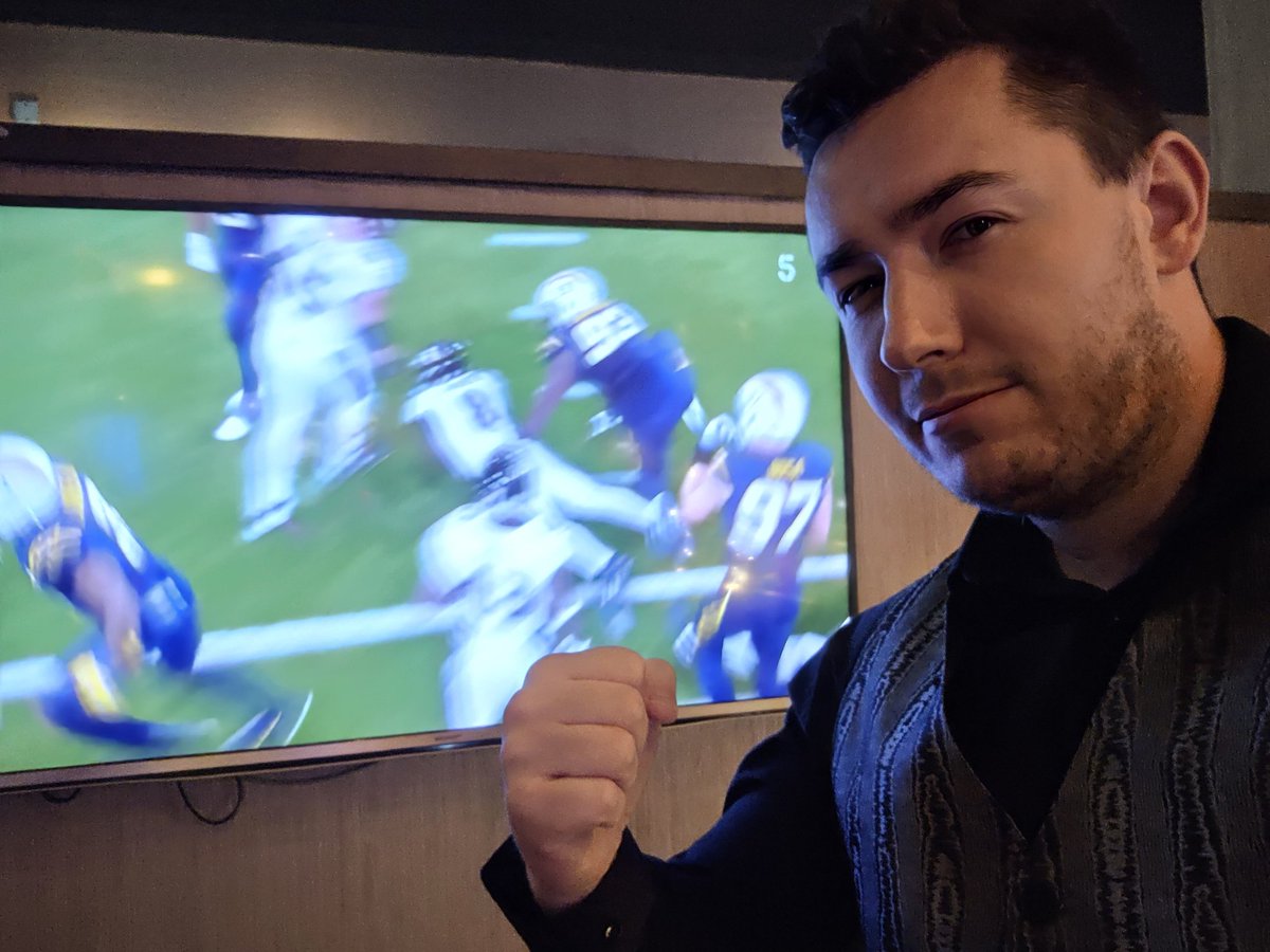 BrandonSmyth's tweet photo. Love getting to watch Monday night football at work! BOLT UP ⚡️⚡️ @MJD @NFLUKIRE #C5MNF #3AMCLUB https://t.co/ePA35p5n85