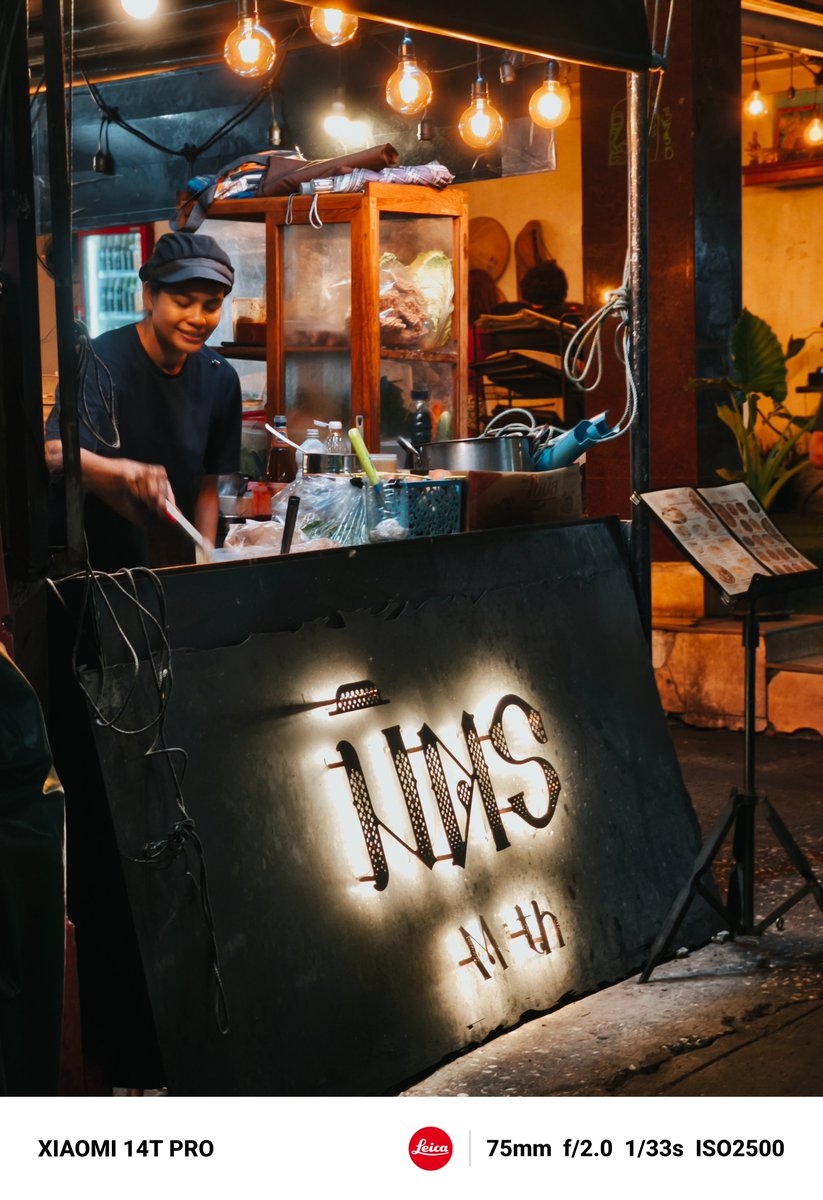 XiaomiThailand's tweet photo. ✨📱เก็บภาพบรรยากาศร้านอาหาร Local กลางกรุงฯ ในยามค่ำคืน แถมยังถ่ายโดย Xiaomi 14T Pro บรรยากาศภาพจะเป็นยังไงบ้าง ไปดูกันเลย!
.
📍ดูรายละเอียดเพิ่มเติมได้ที่ : https://t.co/47RNadEzQj
#Xiaomi14TSeries #OnlyAtNight #Xiaomi14TPro https://t.co/8O2ZrnEZqc