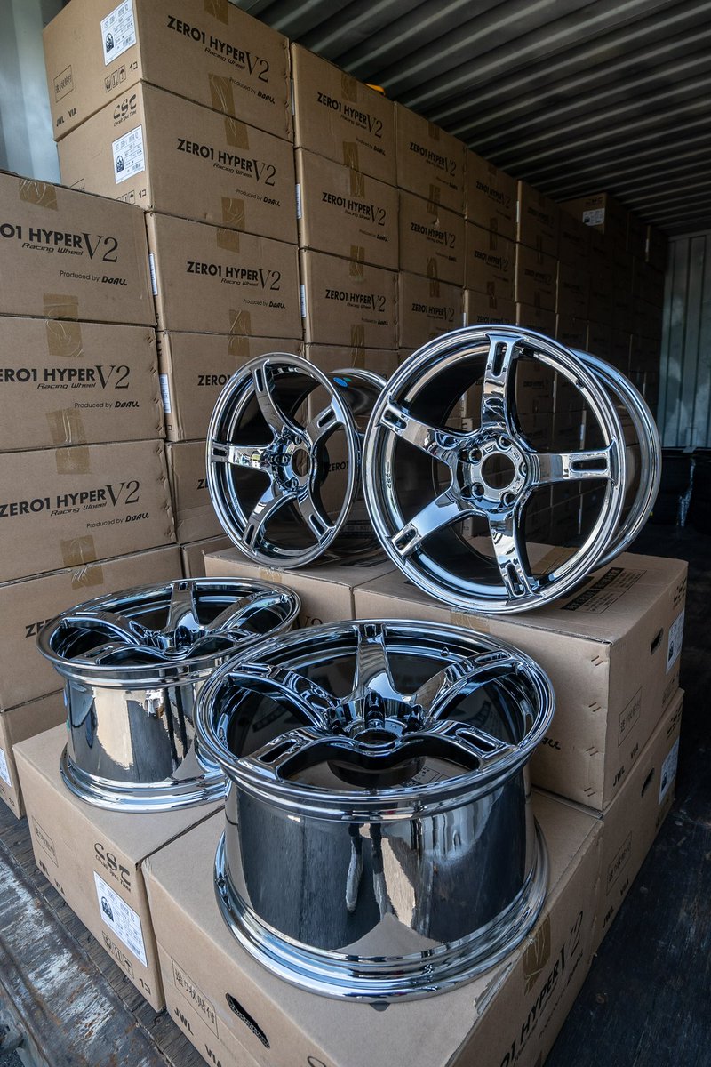 mikeracing311's tweet photo. 【　報告　】

完売してた大人気商品
CST ZERO1 HYPER V2
マイキレーシングオリジナルカラーの
クロームが1月末に再入荷致します‼️
今回も数量限定になりますが
全サイズ入荷致します。
もちろん17インチもです😊

12月1日より注文開始となります。
DMお待ちしております🙇‍♀️

#拡散RPお願いします https://t.co/kcW18DlRpw