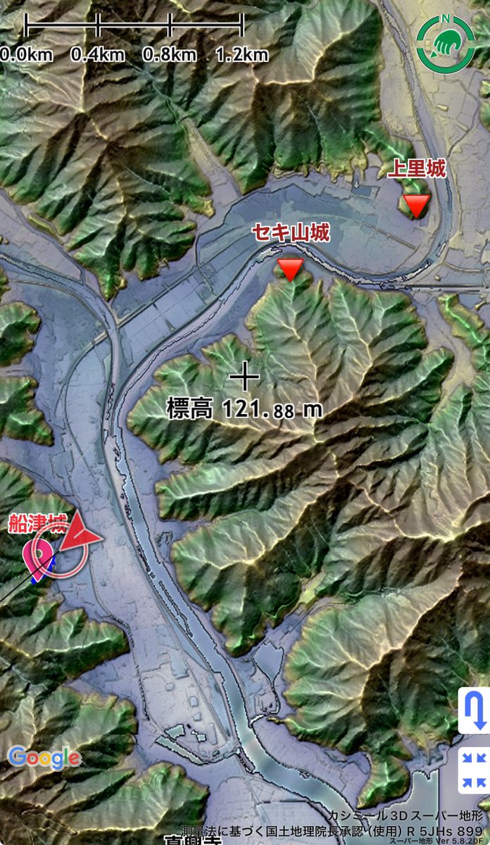 船津城(三重県紀北町)
近年新たに発見された城。

船津の集落の背後の細尾根な築かれている。
２〜３の小曲輪が切岸を伴って並んでいて①背後を深い堀切と低土塁で遮断②③

麓には熊野街道とかつては入り江だったであろう船津川が流れている。上里城やセキ山城に近くそれに関連する城の可能性もある④