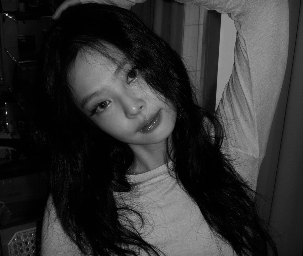 𝑀𝑜𝑛𝑎𝑣𝑖𝑒𝑟𝑒 𝐿𝑖𝑠𝘩𝑎𝑛𝑑𝑟𝑎. tweet media