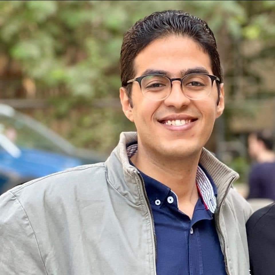 إنا لله وإنا إليه راجعون.
اللهمّ اغفر له وارحمه وعافه واعف عنه وأكرم نزله ووسع مدخله واجعل قبره روضة من رياض الجنه ،
اللهمّ اجعله في بطن القبر مطمئنّاً وعند قيام الأشهاد آمناً، وبجود رضوانك واثقاً، وإلى أعلى درجاتك سابقا،اللهم اجعل صَبره على مرضِه في ميزان حسناته يارب العالمين