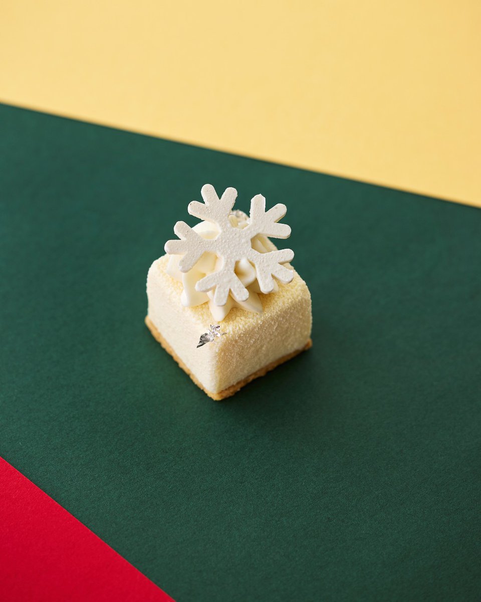 FSTokyo's tweet image. クリスマスをモチーフにした可憐で可愛らしいスイーツが並ぶ「フェスティブ アフタヌーンティー」が12月1日（日）よりスタート🎅 イギリス伝統のスイーツパイ、ミンスパイと共にお愉しみください！🎄 

03-5222-5880 またはオンラインbit.ly/46fmHpt

#クリスマス#アフタヌーンティー